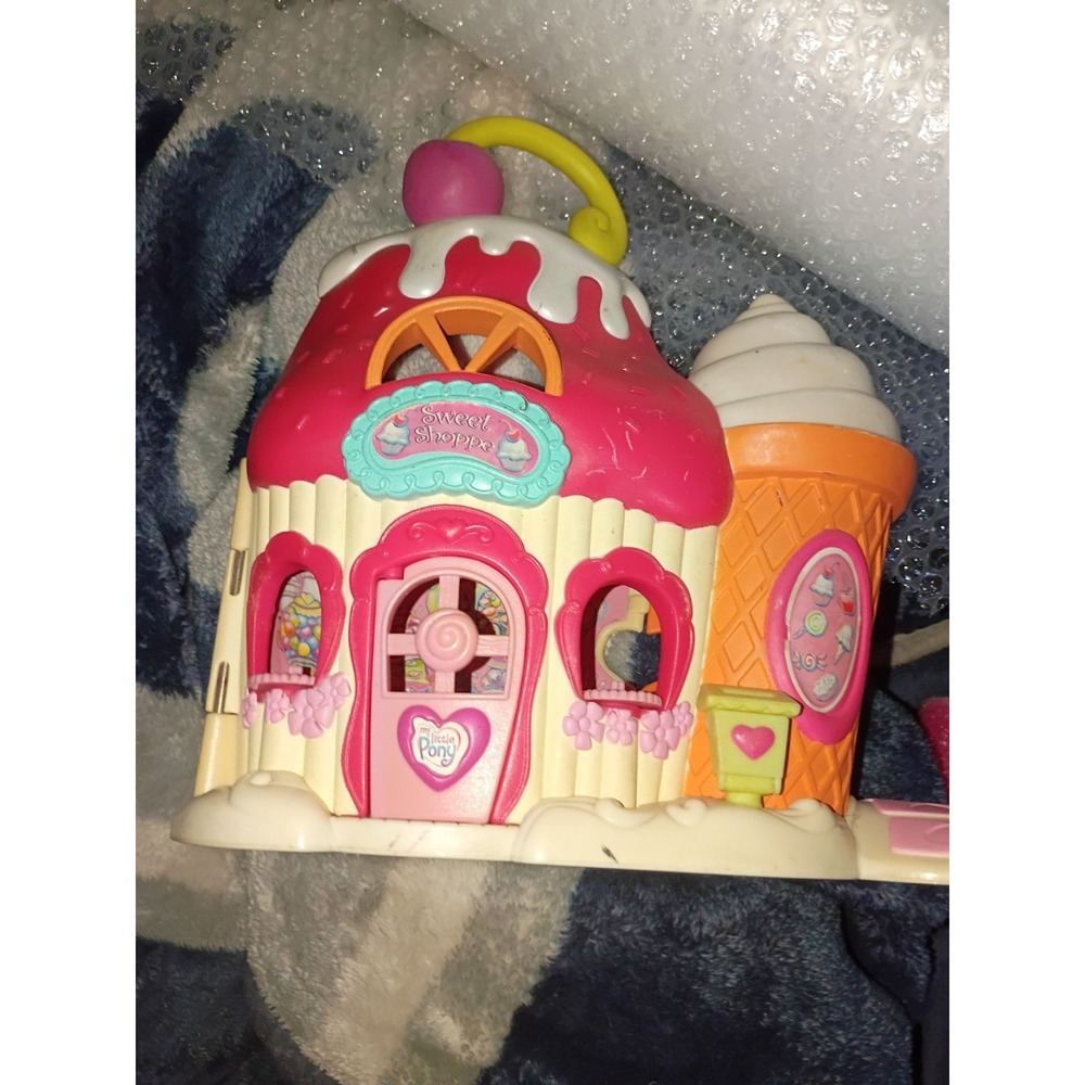 My Little Pony MLP  Ponyville Sweet Shoppe Ice Cream Playset Hasbro 2006